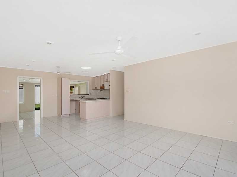 7 Fern Street, Holloways Beach QLD 4878