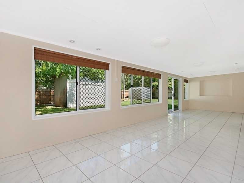 7 Fern Street, Holloways Beach QLD 4878