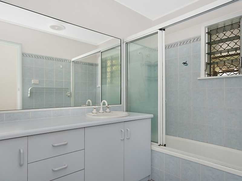 7 Fern Street, Holloways Beach QLD 4878