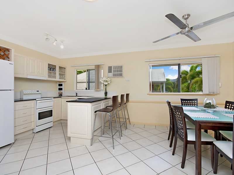 8/5 Lily Street, Cairns North QLD 4870
