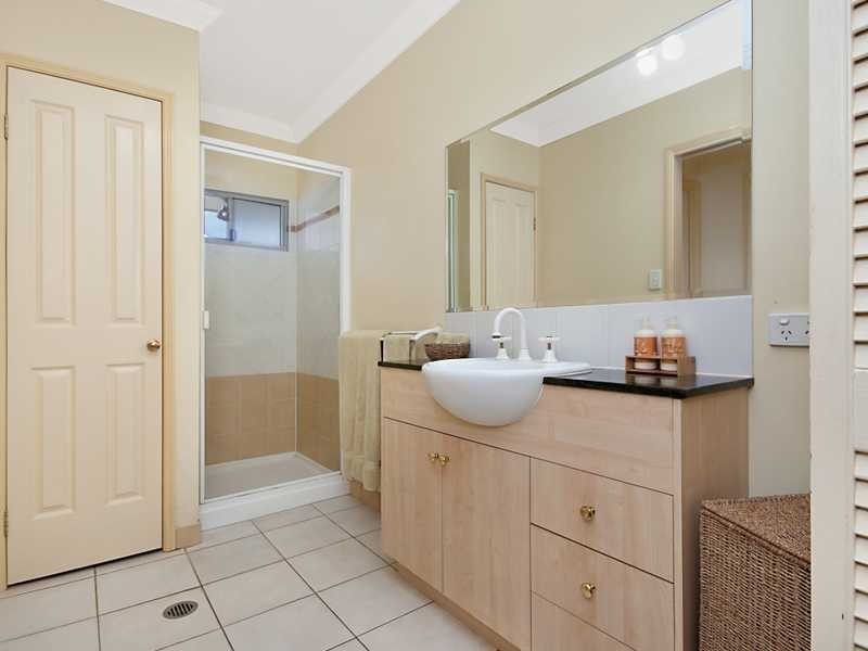 8/5 Lily Street, Cairns North QLD 4870