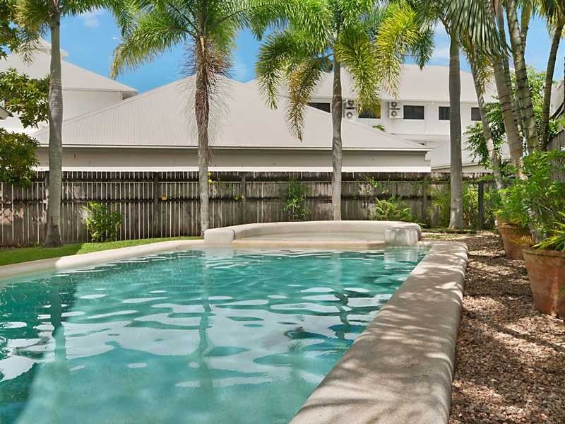 8/5 Lily Street, Cairns North QLD 4870