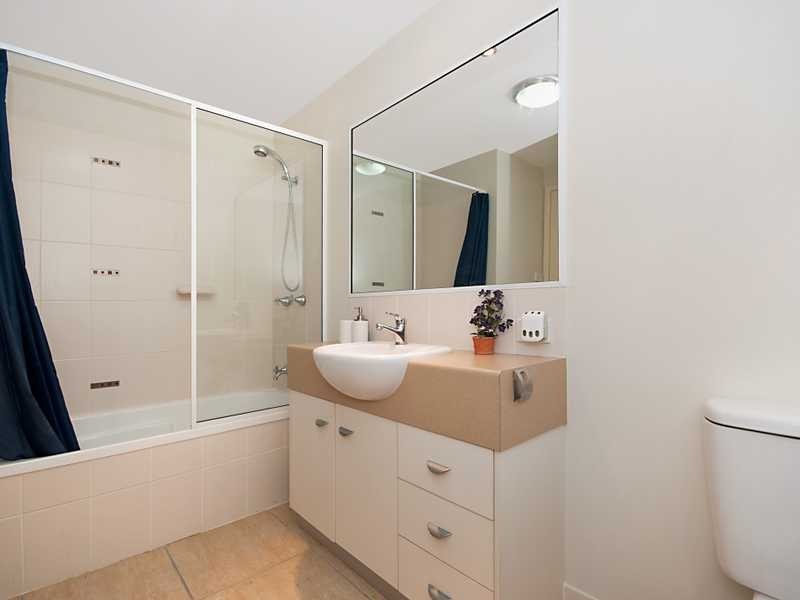 7/18 Smith Street, Cairns North QLD 4870