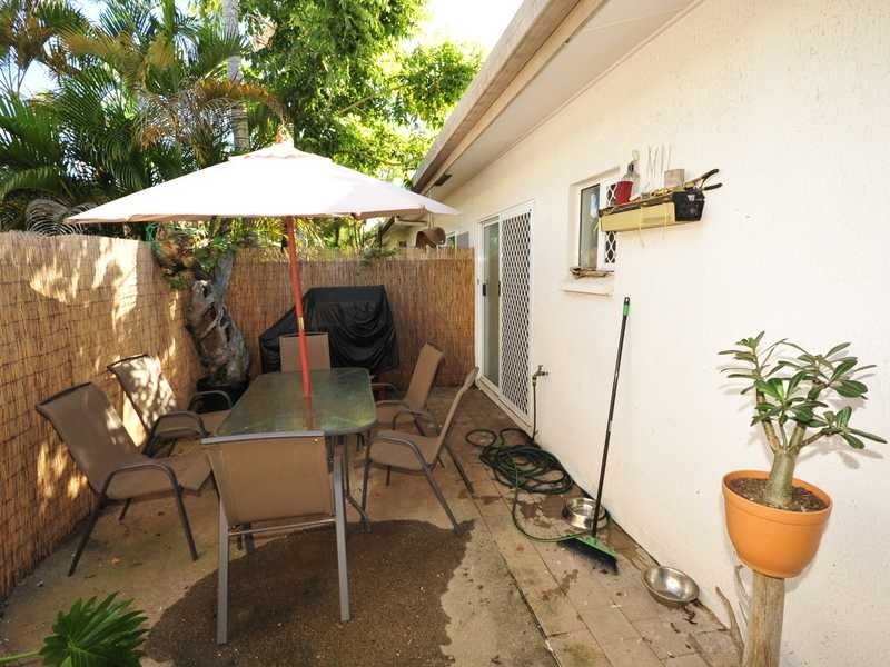 1/354 McCoombe Street, Mooroobool QLD 4870