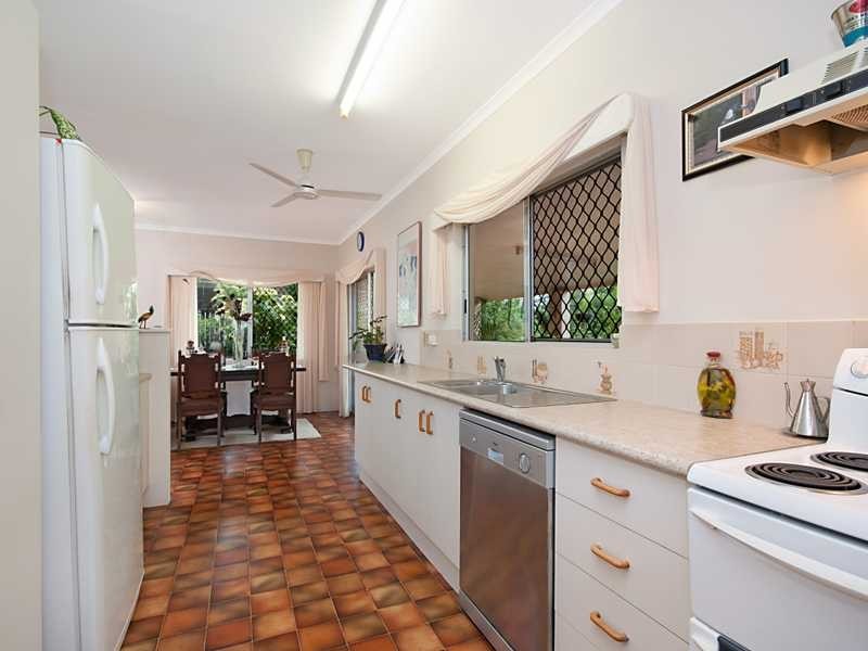 10 McFarlane Drive, Kanimbla QLD 4870