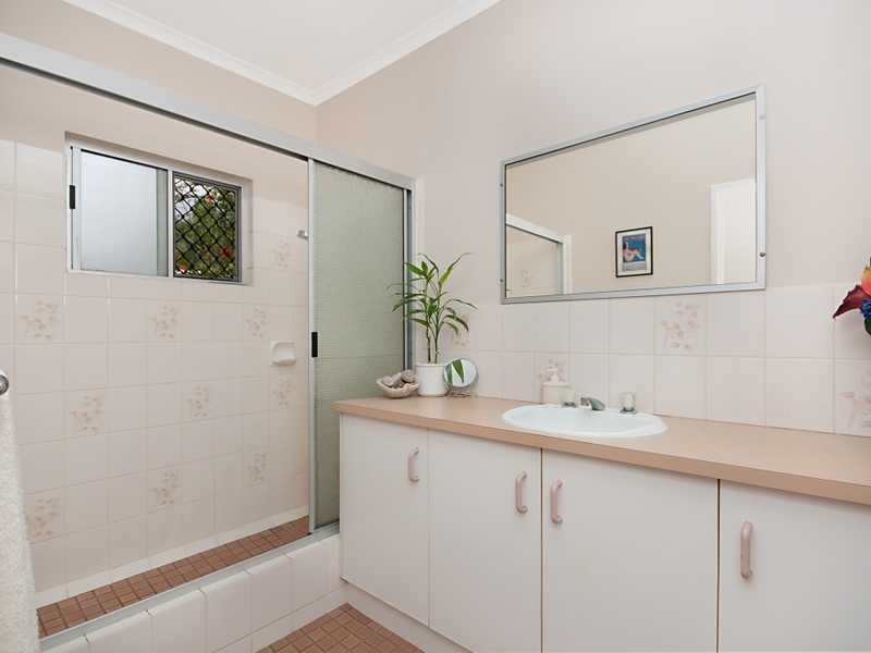 10 McFarlane Drive, Kanimbla QLD 4870