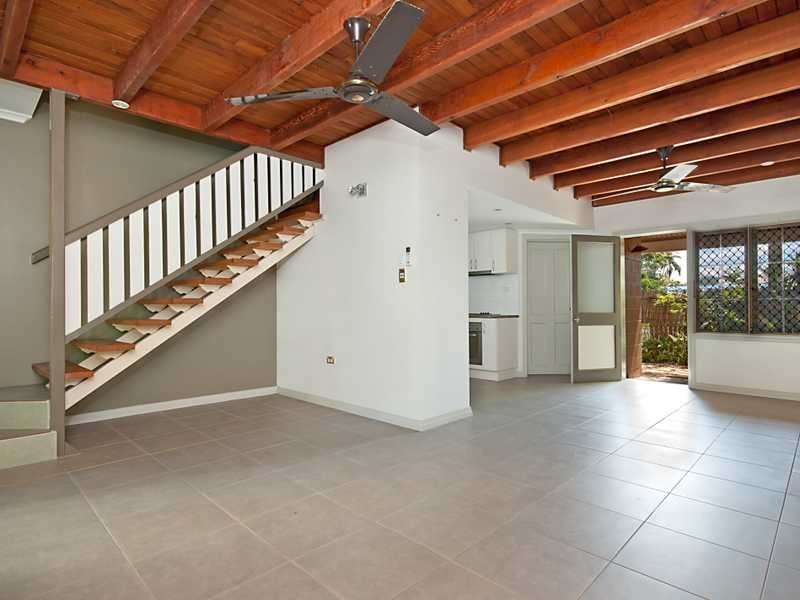 4/404 McCoombe Street, Mooroobool QLD 4870