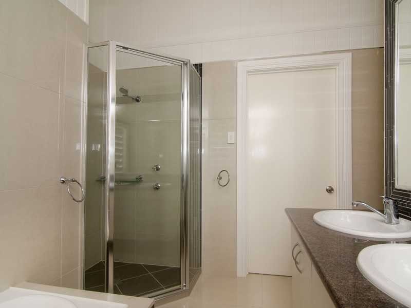 33 Upward Street, Parramatta Park QLD 4870