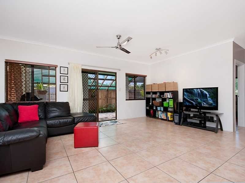 1/10 Tristania Street, Holloways Beach QLD 4878
