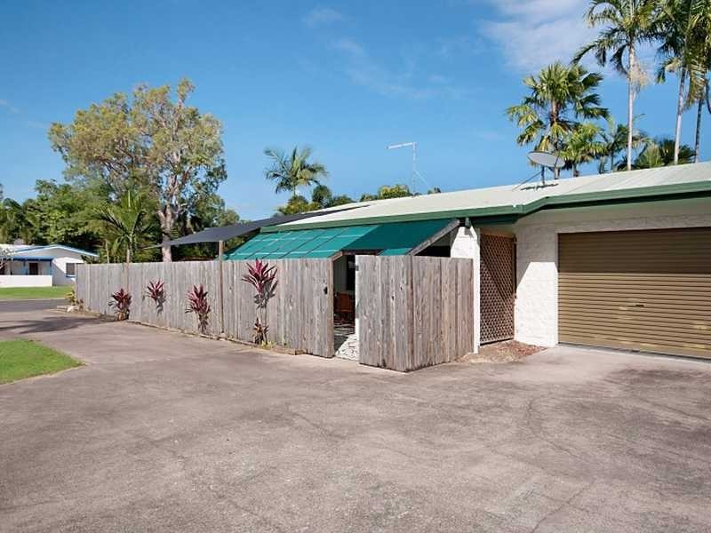 1/10 Tristania Street, Holloways Beach QLD 4878