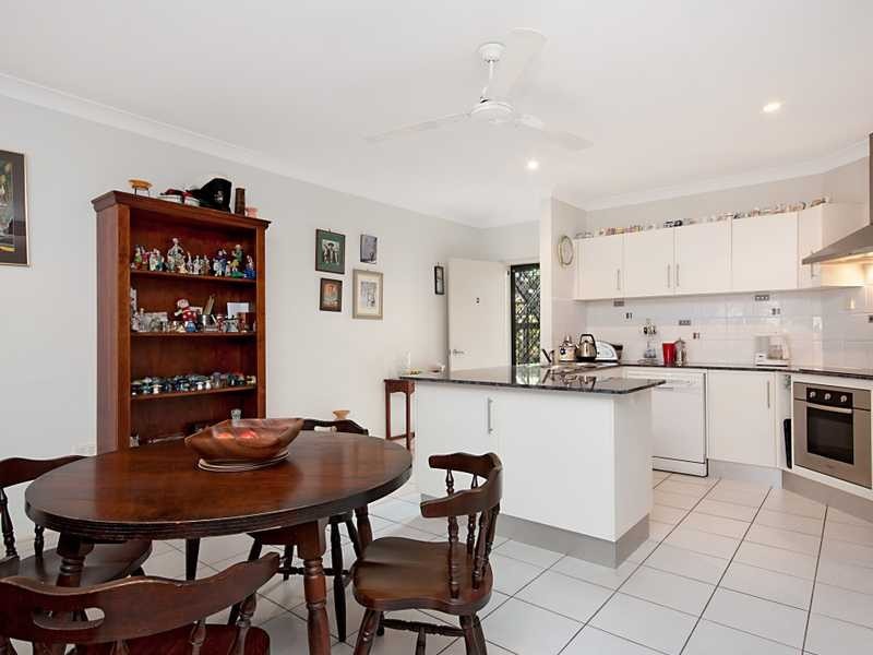 2/72 Digger Street, Cairns North QLD 4870