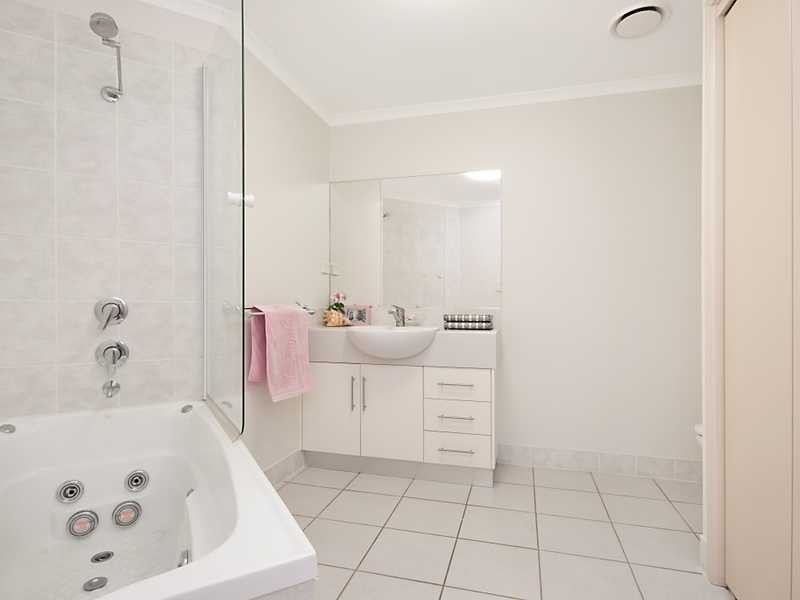 2/72 Digger Street, Cairns North QLD 4870