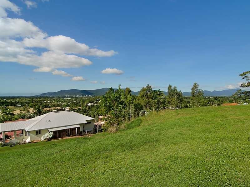 4 Strutton Place, Mooroobool QLD 4870