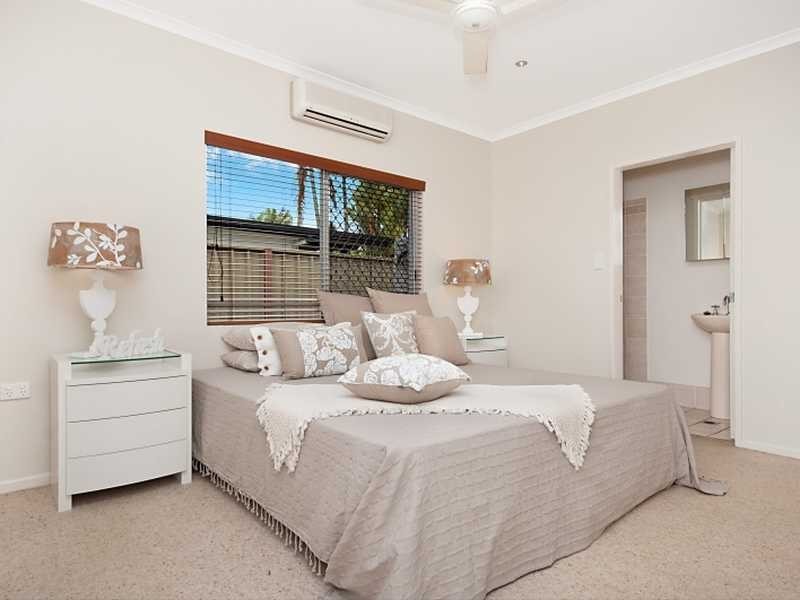 156 Greenslopes Street, Edge Hill QLD 4870