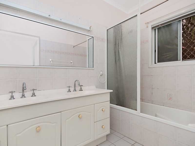 14 Hymes Street, Kanimbla QLD 4870