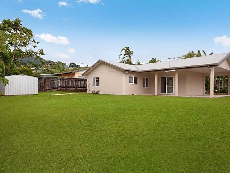 271 Robert Road, Bentley Park QLD 4869