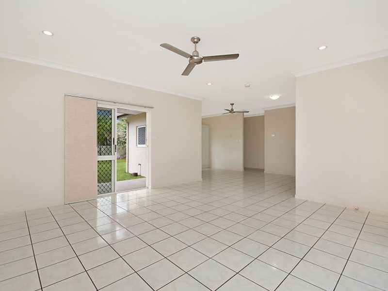 271 Robert Road, Bentley Park QLD 4869