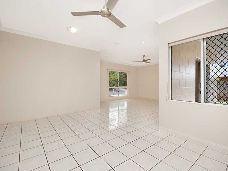 271 Robert Road, Bentley Park QLD 4869