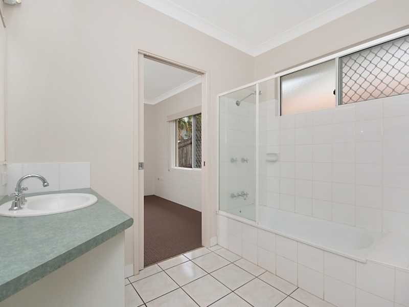 271 Robert Road, Bentley Park QLD 4869