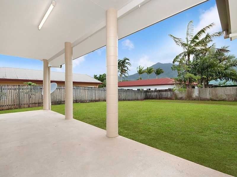 271 Robert Road, Bentley Park QLD 4869
