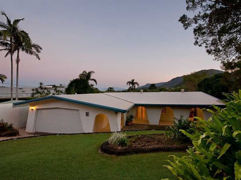 5 Sommerville Cres, Whitfield QLD 4870