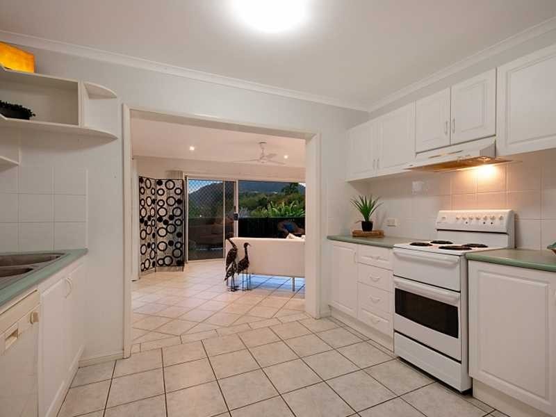 5 Sommerville Cres, Whitfield QLD 4870