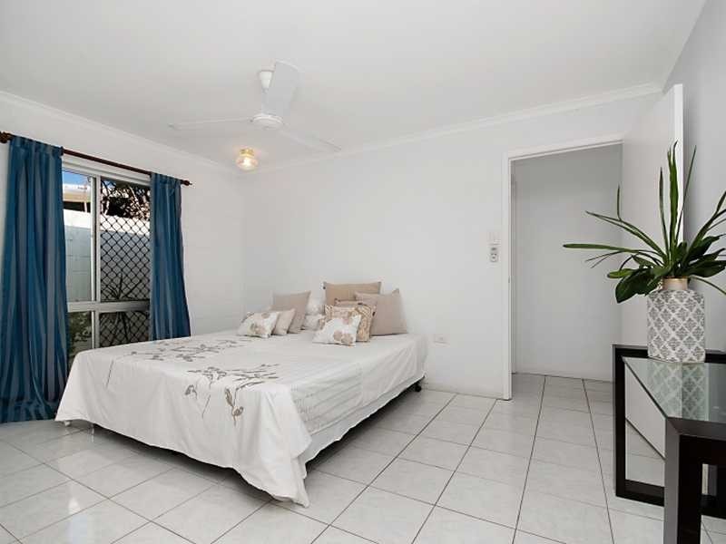 5 Sommerville Cres, Whitfield QLD 4870