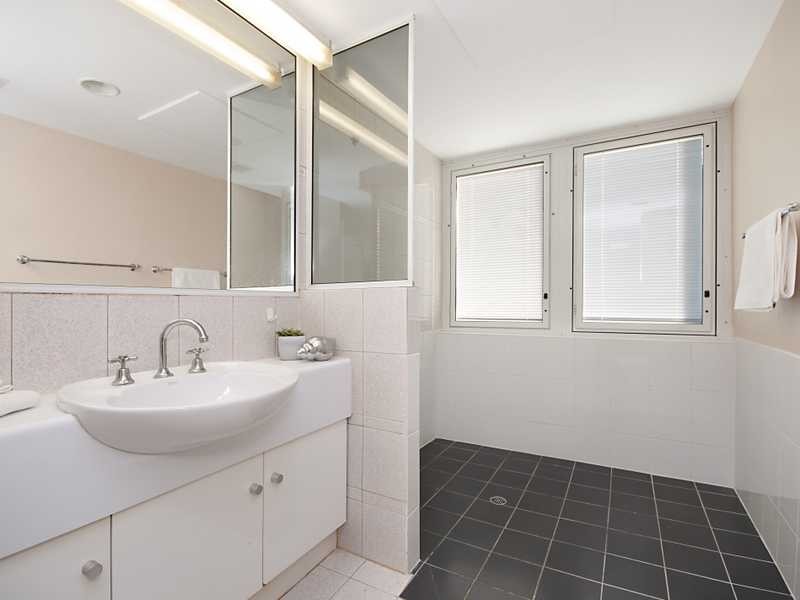 101/279 Esplanade, Cairns North QLD 4870