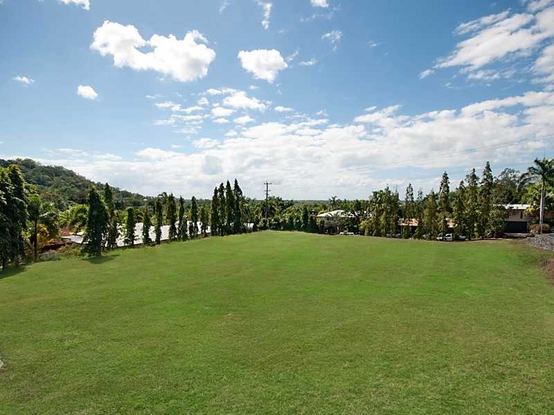 11 Knight Road, Smithfield QLD 4878