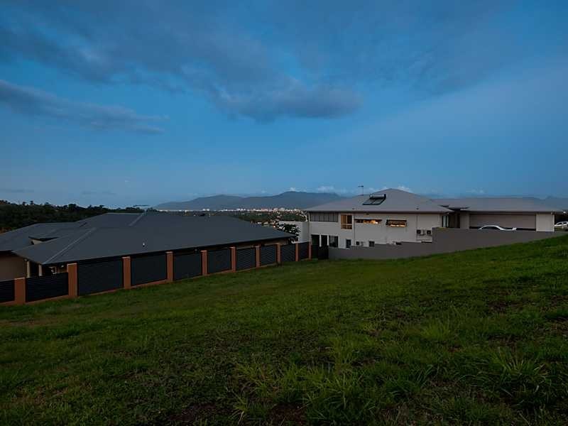 18 Trumpeter Street, Kanimbla QLD 4870