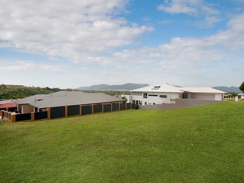 18 Trumpeter Street, Kanimbla QLD 4870