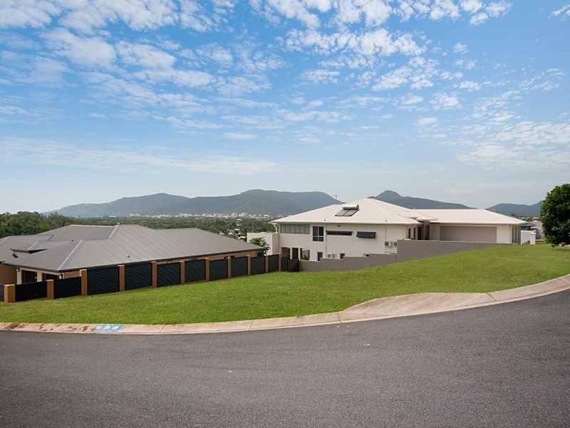 18 Trumpeter Street, Kanimbla QLD 4870