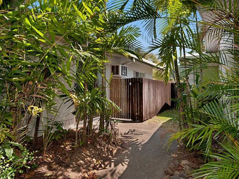 2/165 Mayers Street, Manoora QLD 4870