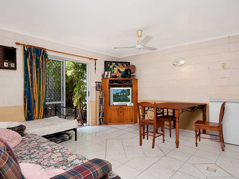 2/165 Mayers Street, Manoora QLD 4870