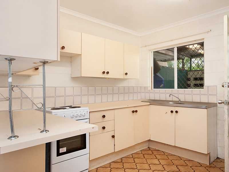 2/165 Mayers Street, Manoora QLD 4870
