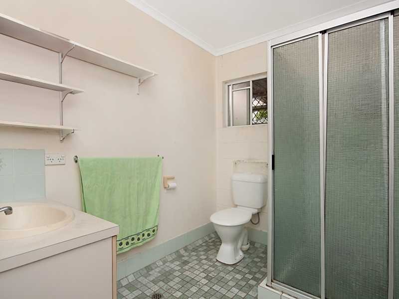 2/165 Mayers Street, Manoora QLD 4870