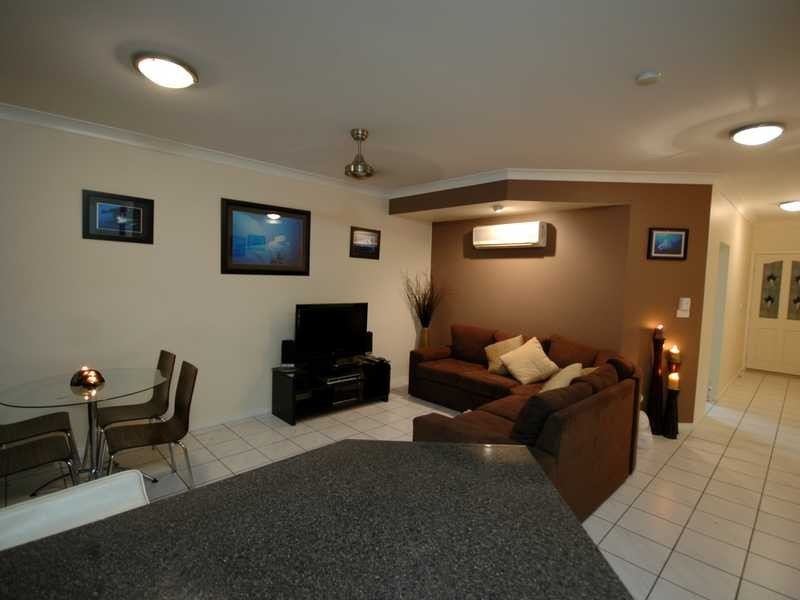 2/10 Grantala Street, Manoora QLD 4870