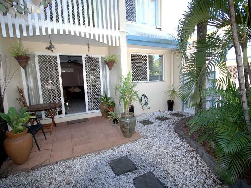 2/10 Grantala Street, Manoora QLD 4870
