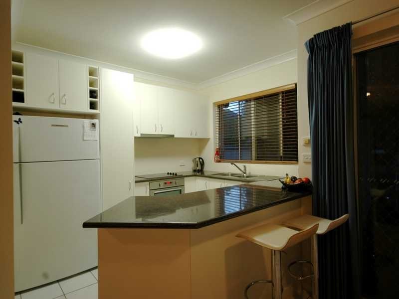2/10 Grantala Street, Manoora QLD 4870