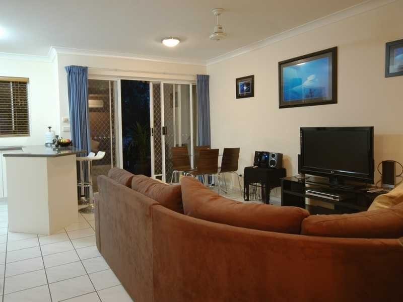 2/10 Grantala Street, Manoora QLD 4870