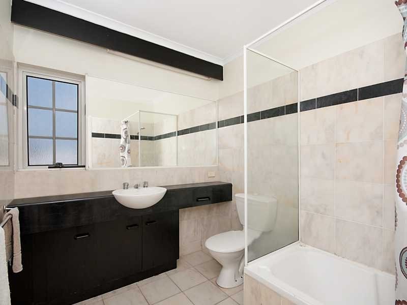 7/327 Lake Street, Cairns North QLD 4870