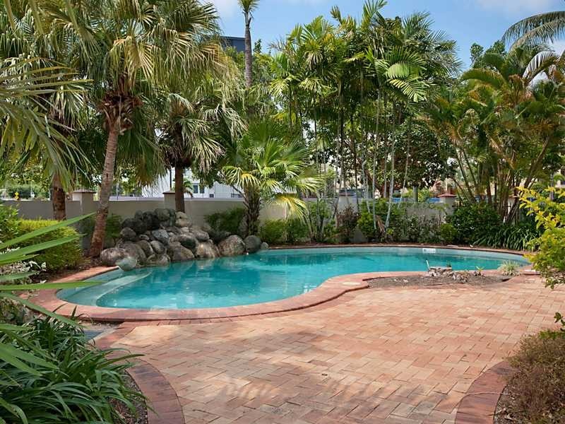 7/327 Lake Street, Cairns North QLD 4870