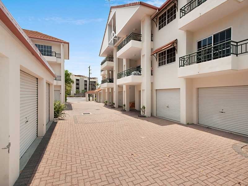 7/327 Lake Street, Cairns North QLD 4870