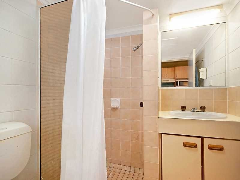 215/1 Anderson Road, Woree QLD 4868