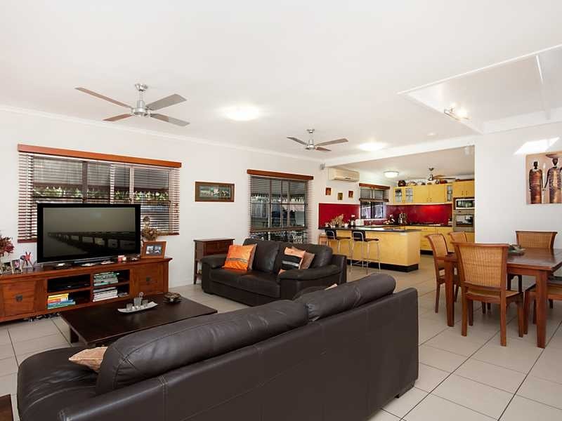 20 Hobson Drive, Brinsmead QLD 4870