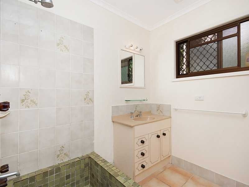 8/23 Heavey Crescent, Whitfield QLD 4870