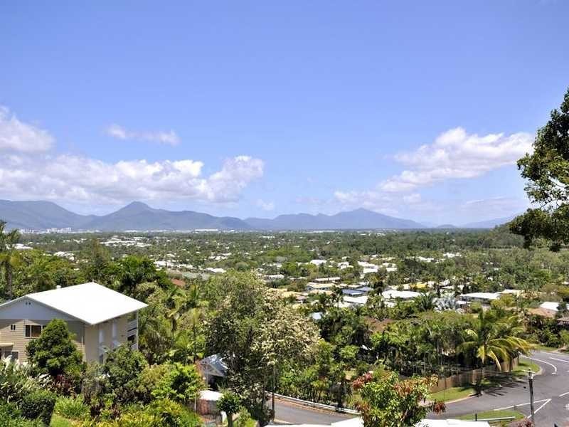 7 Aldinga Close, Whitfield QLD 4870