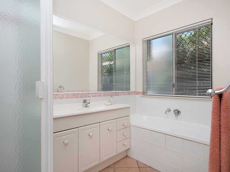 9 Everglade Rise, Brinsmead QLD 4870