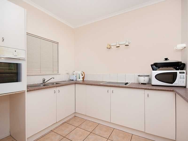 4 /34 Lily Street, Cairns North QLD 4870