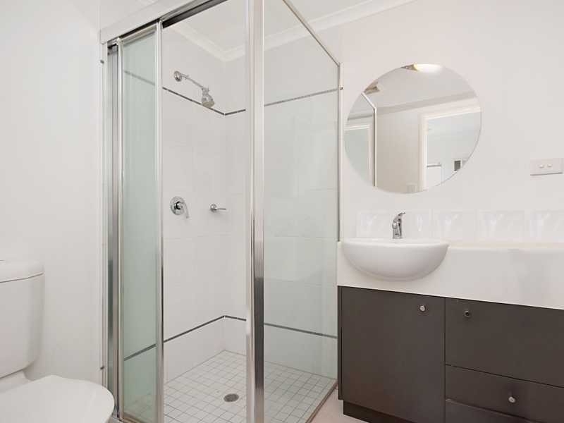 16/44 Pease Street, Cairns QLD 4870